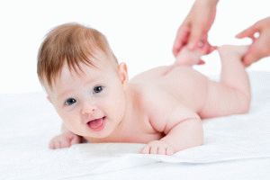 Массаж тазобедренных суставов малыша